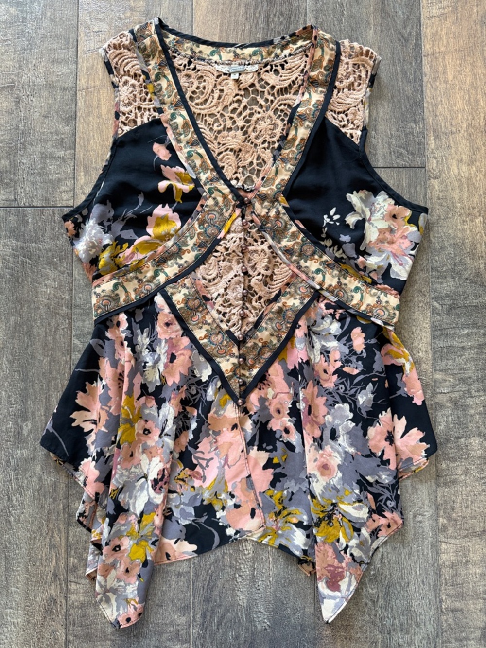 gimmicks by BKE Floral Lace-Trim Handkerchief Hem Camisole
